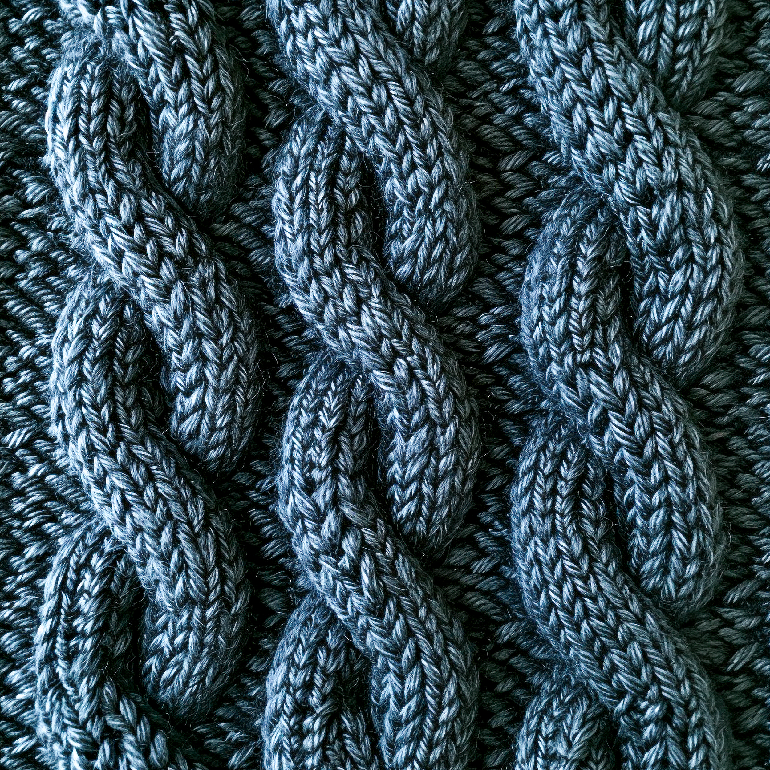 Faux Cable Knit Wrapping Paper – Cozy Sweater Gift Wrap for Holidays, Rustic Winter Packaging